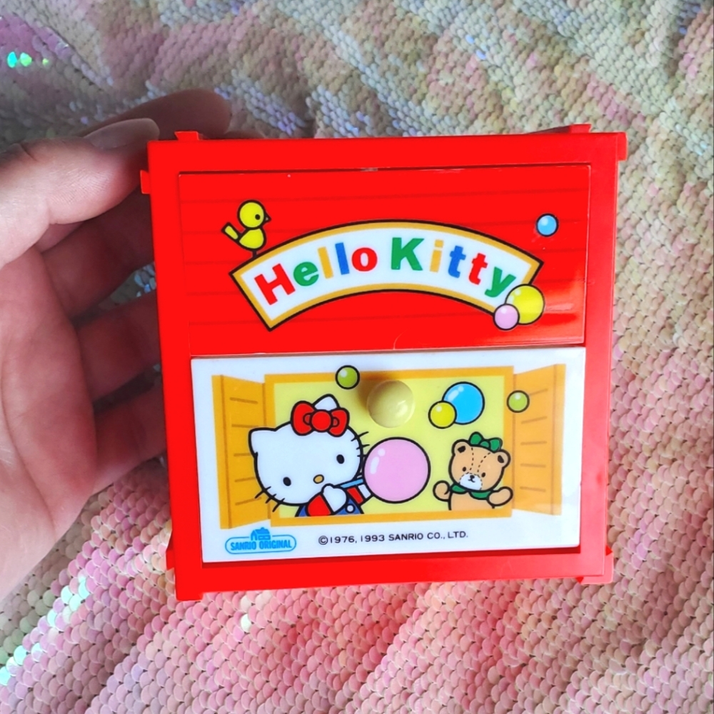 90's Hello Kitty tiny jewelry box